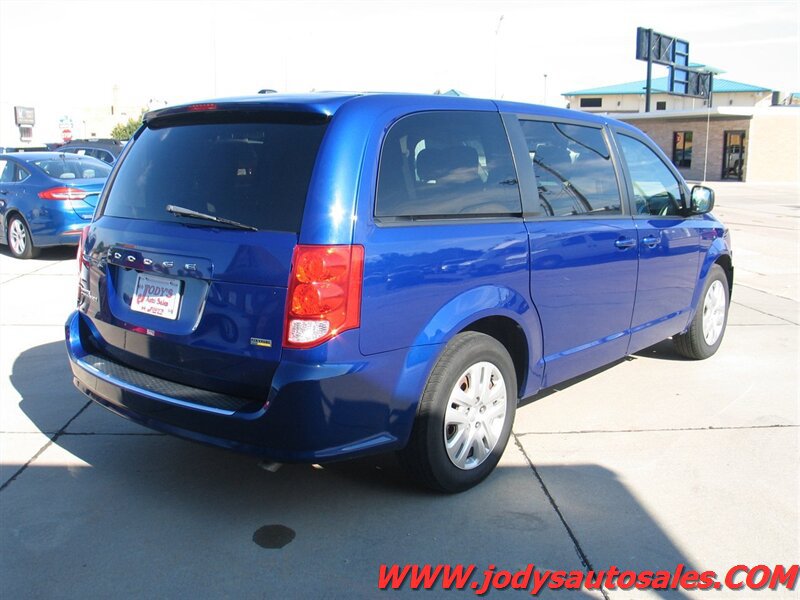 Used 2018 Dodge Grand Caravan SE w/ UConnect Hands-Free Group FWD image 29