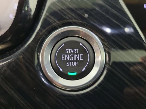 Certified 2025 Cadillac XT6 Premium Luxury w/ Technology Package FWD image 31