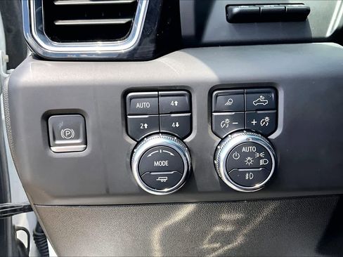 Used 2024 GMC Sierra 2500 Denali Ultimate AWD/4WD image 36
