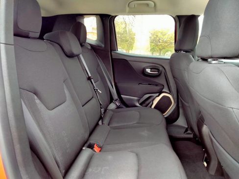 Used 2017 Jeep Renegade Latitude image 23