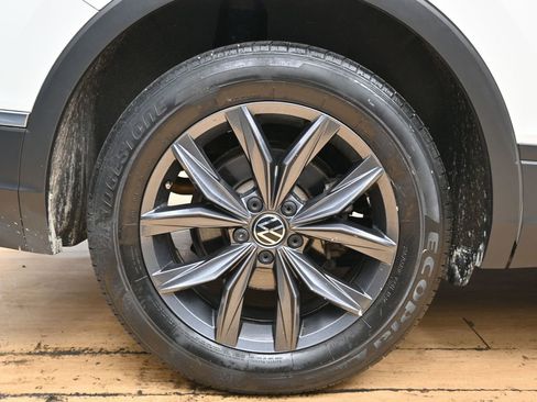 Used 2023 Volkswagen Tiguan SE image 13