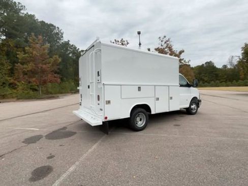 New 2025 Chevrolet Express 3500 w/ Power Convenience Package image 5