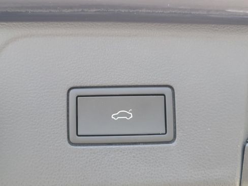 Used 2024 Volkswagen Atlas SE FWD image 16