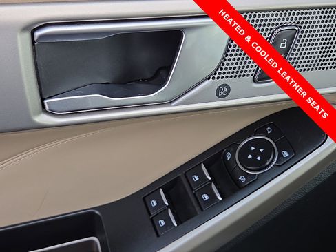 Used 2023 Ford Explorer Limited image 15