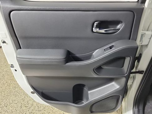 Used 2024 Nissan Frontier SV RWD image 14
