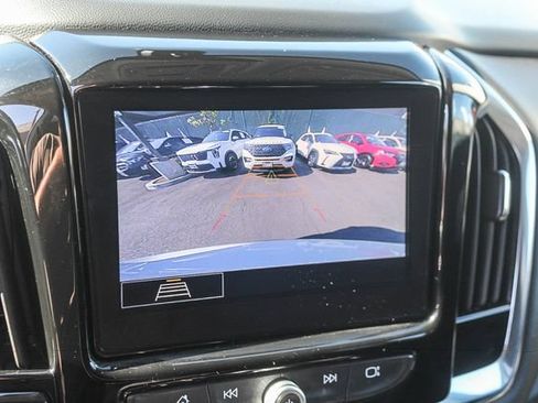 Used 2020 Chevrolet Traverse LT FWD image 31