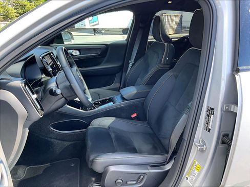Used 2023 Volvo C40 P8 Recharge Plus AWD/4WD image 28