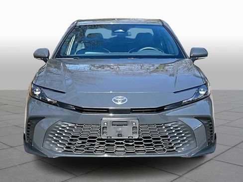Used 2025 Toyota Camry SE FWD image 4