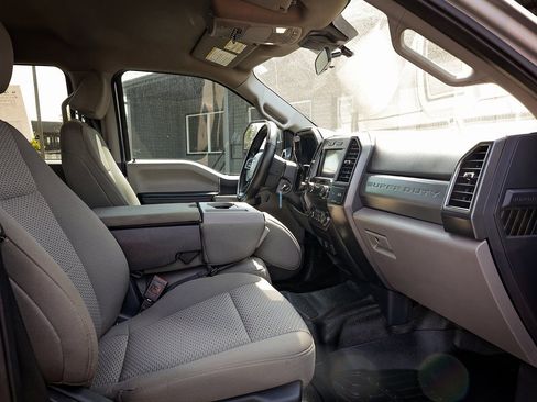 Used 2022 Ford F350 XLT w/ Camper Package image 26