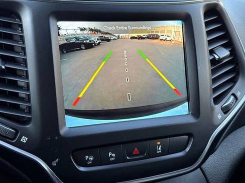 Used 2023 Jeep Cherokee Altitude Lux image 23