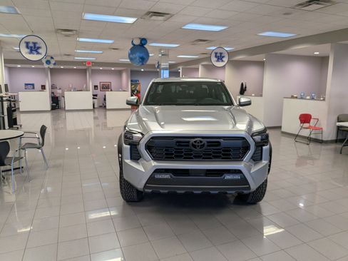 Used 2025 Toyota Tacoma Limited image 3