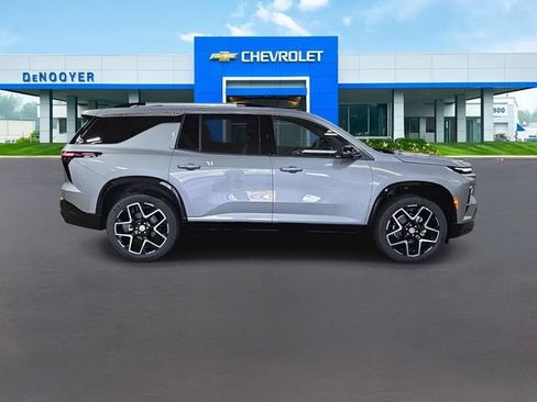New 2026 Chevrolet Traverse High Country w/ LPO, Floor Liner Package AWD/4WD image 6