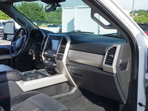 Used 2021 Ford F250 Lariat AWD/4WD image 2