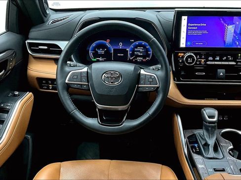 Used 2023 Toyota Highlander Platinum image 5