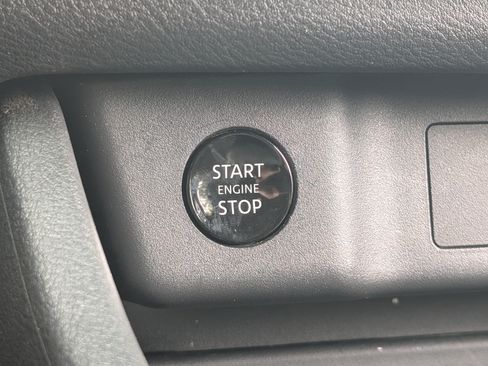 Used 2025 Nissan Rogue S AWD/4WD image 31