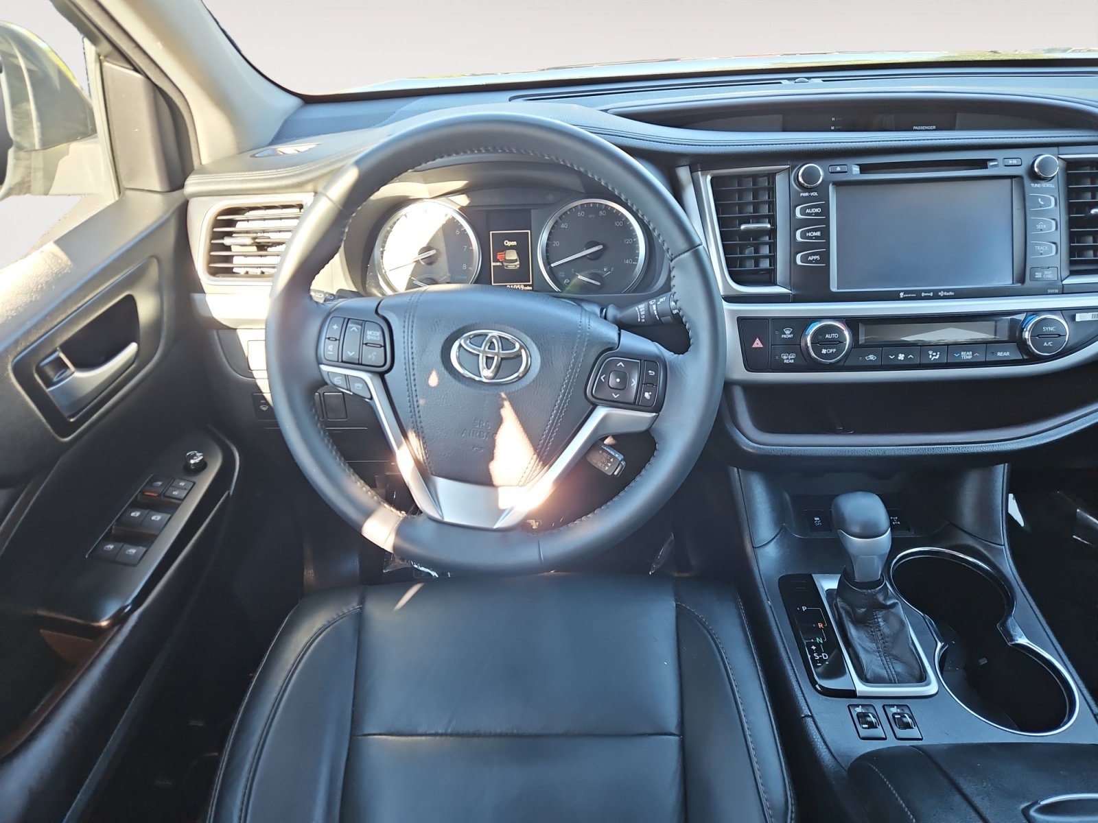 Used 2016 Toyota Highlander XLE AWD/4WD image 10