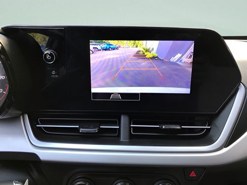 Used 2025 Chevrolet Trax RS FWD image 20