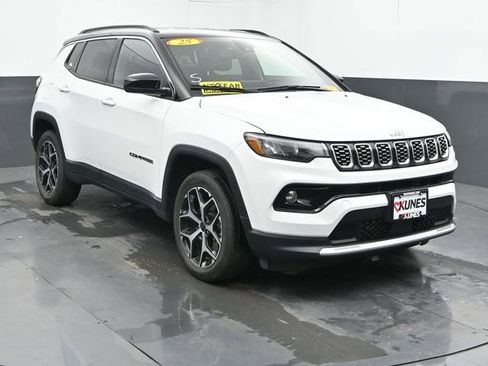 Used 2025 Jeep Compass Limited AWD/4WD image 2