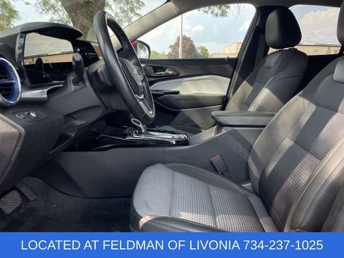 Used 2024 Chevrolet Trax LT w/ Driver Confidence Package FWD image 18