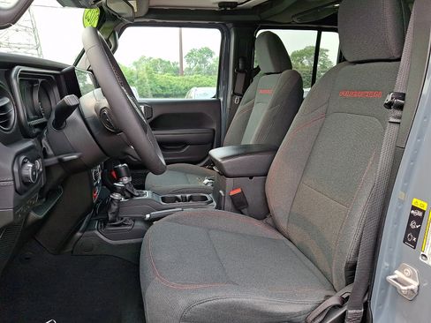 Used 2025 Jeep Wrangler Unlimited Rubicon AWD/4WD image 13