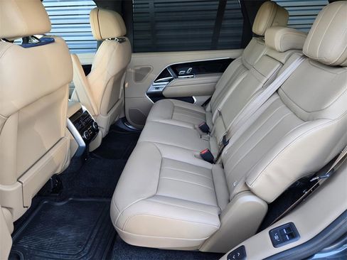 New 2025 Land Rover Range Rover Long Wheelbase SE image 7
