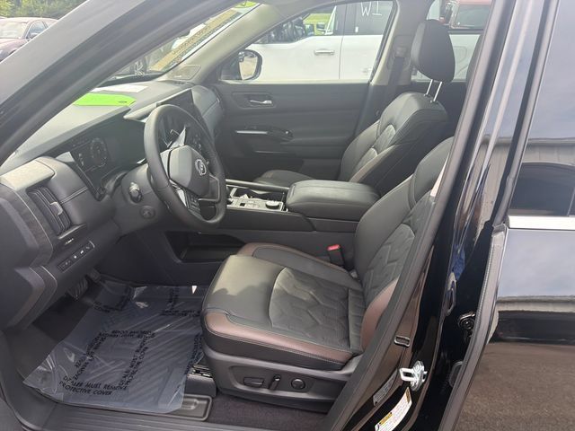Certified 2026 Nissan Pathfinder Platinum AWD/4WD image 13