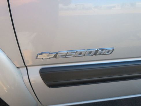 Used 2004 Chevrolet Silverado 2500 LS w/ Skid Plate Package image 13