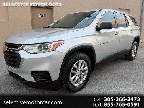 Used 2020 Chevrolet Traverse LS image 1
