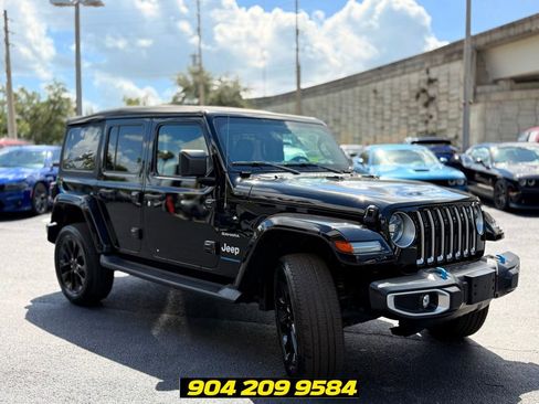Used 2023 Jeep Wrangler Unlimited Sahara w/ Cold Weather Group AWD/4WD image 8