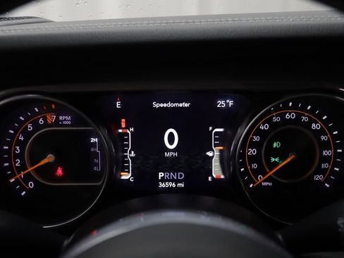 Used 2021 Jeep Wrangler Unlimited Sahara image 7