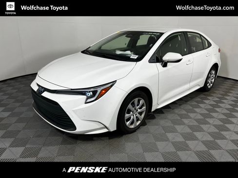 Used 2025 Toyota Corolla LE image 1