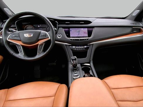 Used 2020 Cadillac XT5 Premium Luxury w/ LPO, Floor Liner Package AWD/4WD image 15