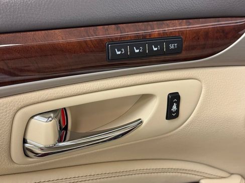 Used 2013 Lexus LS 460 AWD w/ Comfort Pkg image 9
