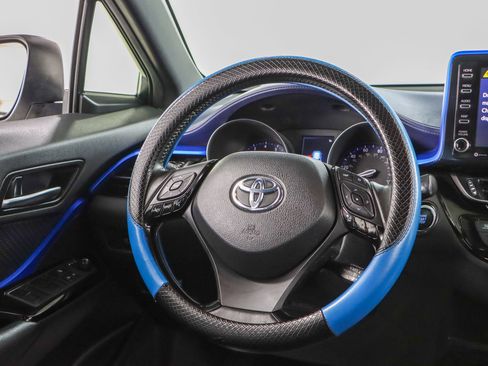 Used 2021 Toyota C-HR XLE image 12