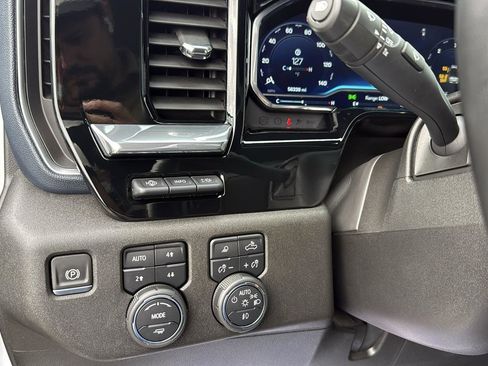 Used 2024 Chevrolet Silverado 3500 High Country w/ Technology Package image 18