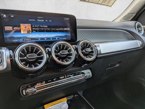 Used 2024 Mercedes-Benz GLB 250 image 12