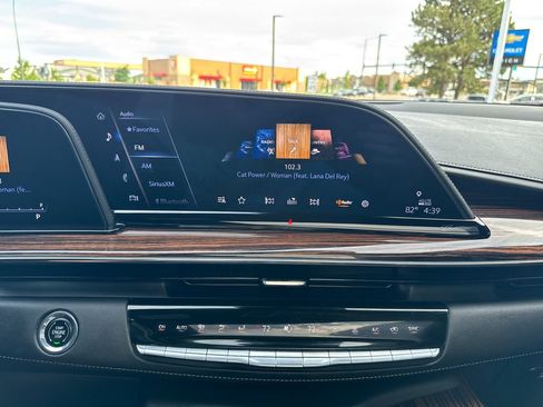 Used 2023 Cadillac Escalade Premium Luxury w/ Performance Package AWD/4WD image 17