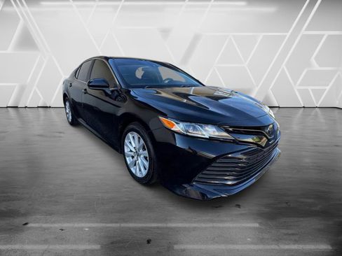 Used 2019 Toyota Camry LE image 4