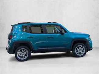 Used 2022 Jeep Renegade Latitude w/ Sun/Sound Group AWD/4WD video 4
