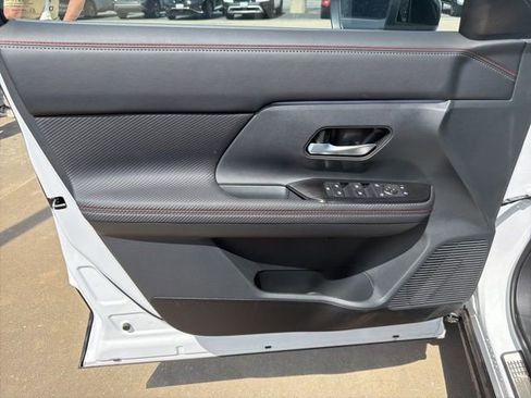 New 2026 Nissan Kicks SR w/ SR Premium Package FWD image 9