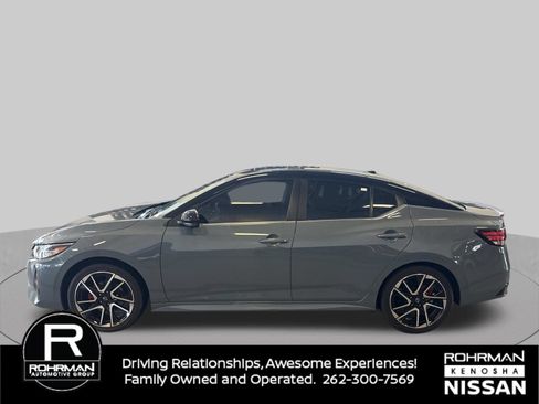 Used 2025 Nissan Sentra SR w/ SR Premium Package FWD image 2
