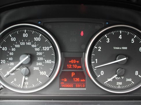 Used 2011 BMW 335i xDrive Coupe image 17