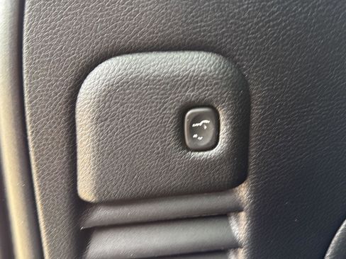 Used 2021 Jeep Grand Cherokee Laredo X image 23