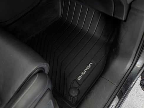 Used 2021 Audi e-tron Prestige AWD/4WD image 31