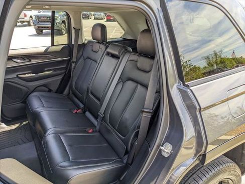 Certified 2024 Jeep Grand Cherokee Limited w/ Black Appearance Package image 40