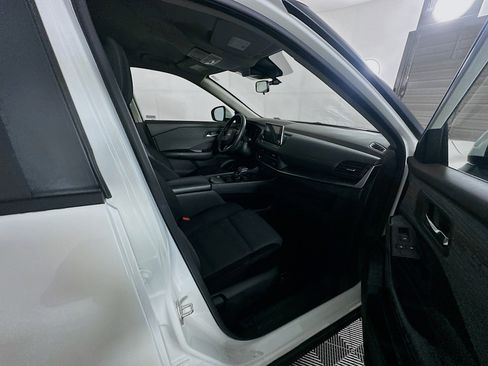 Used 2023 Nissan Rogue SV image 29