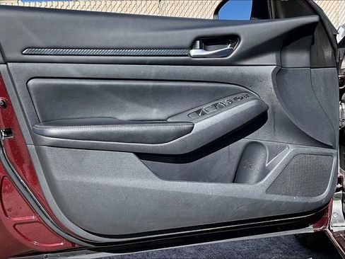 Used 2024 Nissan Altima 2.5 SV image 21