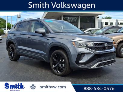 Used 2023 Volkswagen Taos SE w/ Black Wheel Package