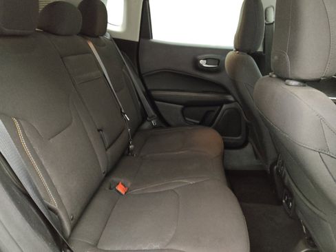 Used 2018 Jeep Compass Sport w/ Tech Group FWD image 19