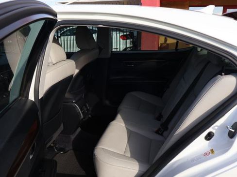 Used 2014 Lexus ES 350 w/ Premium Package image 20